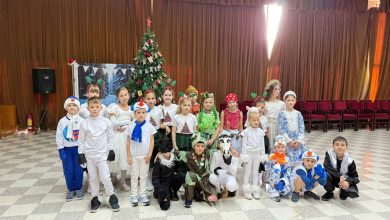 russian embassy - Russian Embassy Delights Students with New Year Tale