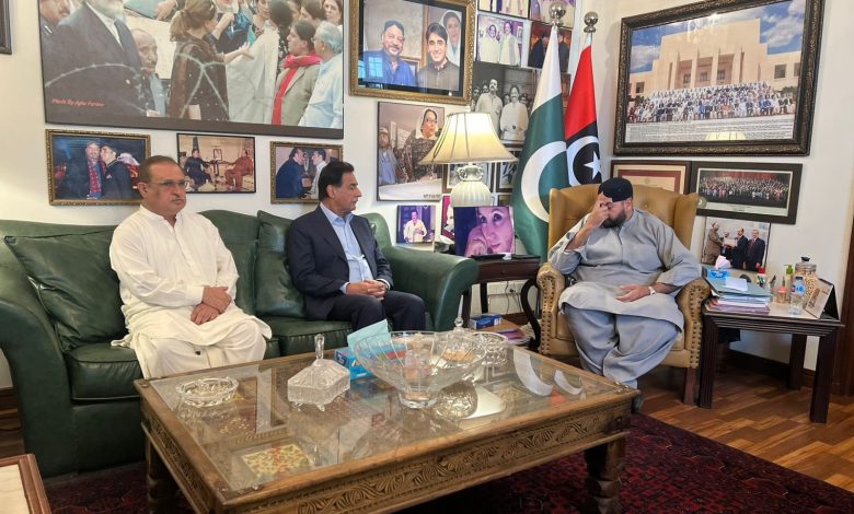 ayaz sadiq - Ayaz Sadiq Visits Durrani Family to Offer Condolences