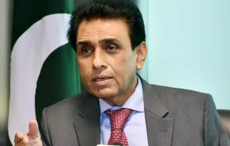Dr Khalid Maqbool Siddiqui speaking about national interest and armed forces