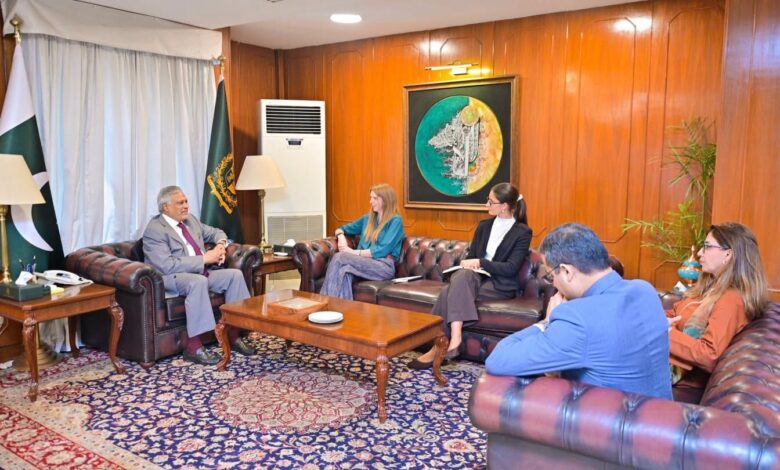 Jane Marriott and Ishaq Dar discuss Pakistan-UK relations in Islamabad
