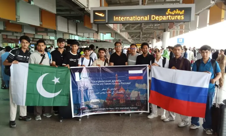 Students and teachers departing for Moscow after completing Russian language course