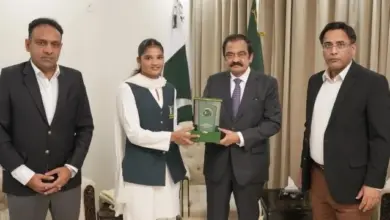 Boxer Fatima Zahra receiving a cash award and certificate in Islamabad