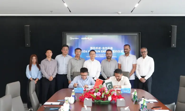 Hoymiles and Harisun Energy partnership signing for Pakistan solar market