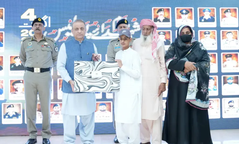 Abdul Aleem Khan and IG Motorway Police Sultan Ahmad Chaudhry at the martyrs memorial