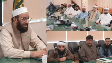 Sardar Muhammad Yousaf welcoming Egyptian Qaris in Islamabad