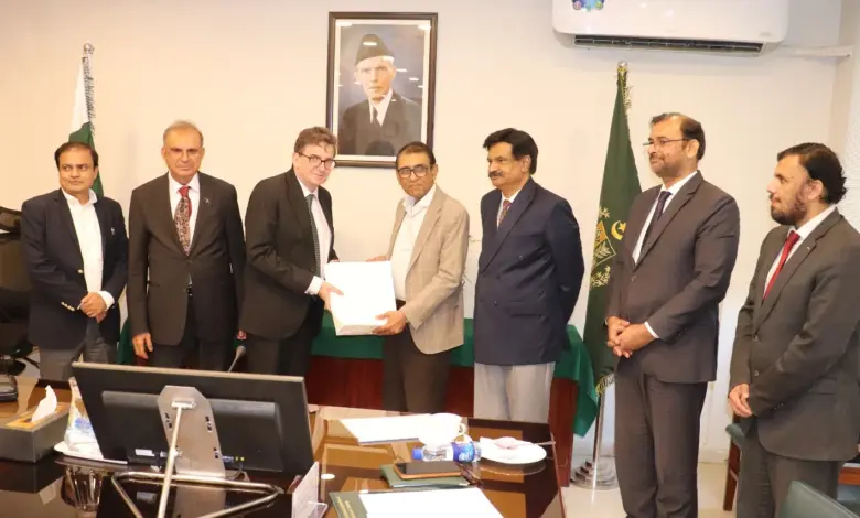Minister for Federal Education meeting New Zealand High Commissioner David Pine in Islamabad