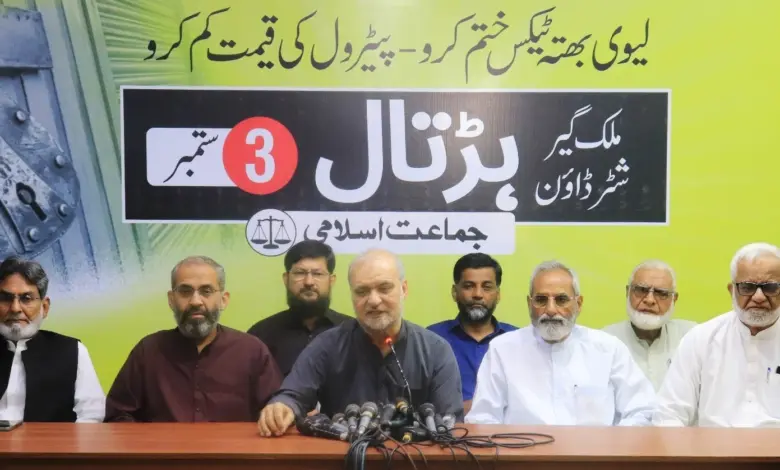 Hafiz Naeemur Rehman addressing a press conference at Idara Noor-e-Haq Karachi