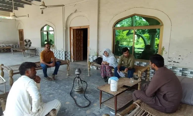 Farmers in Bhera taking part in PDA field research on digital agriculture services