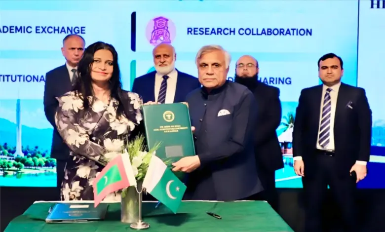 PMAS-AAUR and Maldives National University officials at MoU signing ceremony at HEC Islamabad