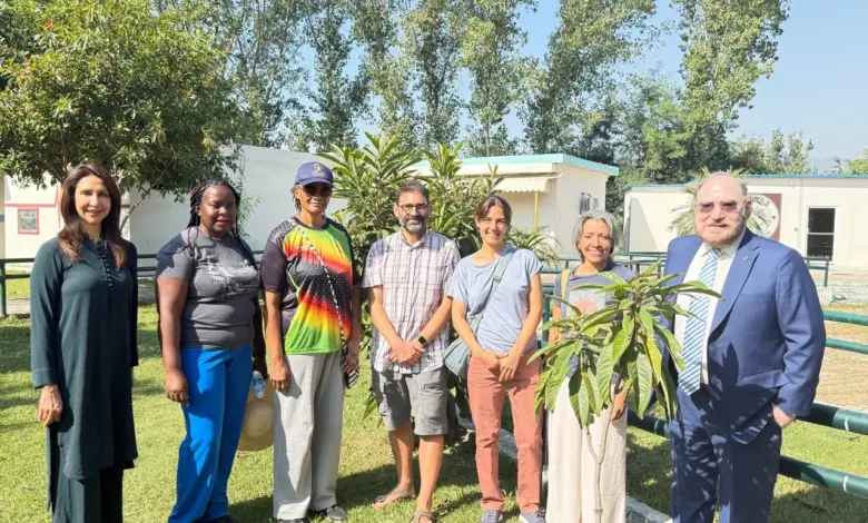 Diplomatic delegation visiting Sundas Foundation Centre
