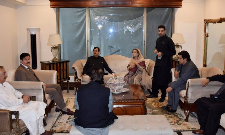 gilani condolence visit - Gilani Condolence Visit to Asma Arbab Home