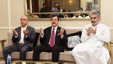 gillani visit - Gillani Visits Khursheed Shah and Junejo Family