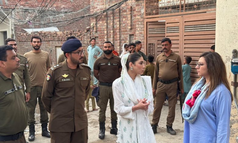maryam nawaz - Maryam Nawaz visits survivor in Lahore