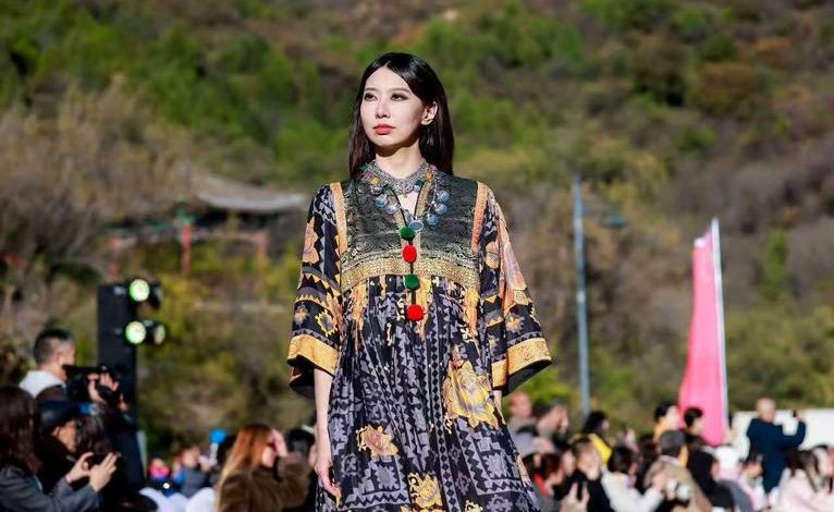 pakistan china fashion - Breaking Barriers Pakistan China Fashion Show